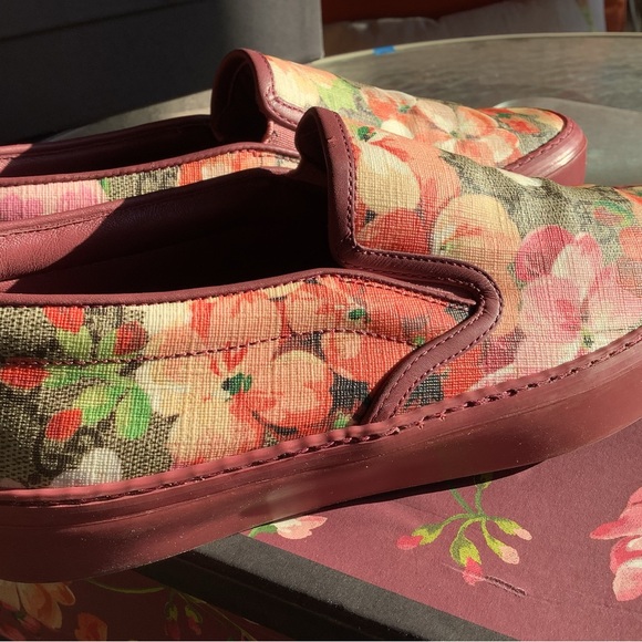 Gucci Bloom Slip Ons - Picture 2 of 11